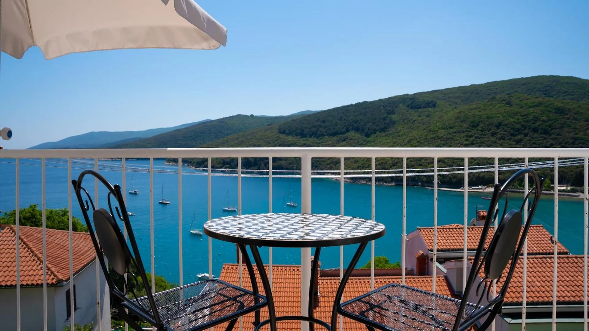 App With Beautiful Sea View,Ac,Wifi 229 contacts